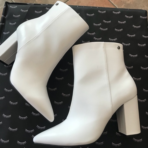 Simply Vera Vera Wang Shoes - White Vera Wang booties size 8